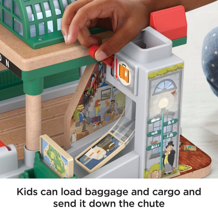 Fisher-Price Thomas & Friends Wooden Railway Knapford Station Passenger Pickup Playset - Image 4